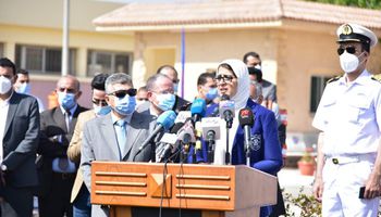 وزيرة الصحة تشهد تطعيم المرشدين بقناة السويس بلقاح فيروس كورونا