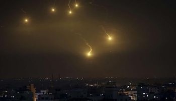 إطلاق نحو 150 صاروخا من قطاع غزة