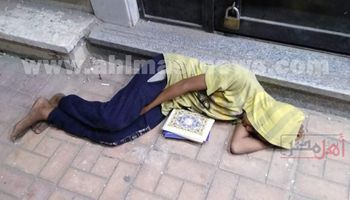 استغاثة عاجلة لإنقاذ طفل ينام بشوارع قنا