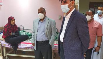 زيارة مصابيين بمستشفي أسوان الجامعى 