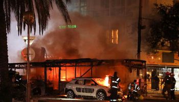  استهداف مبنى ملاصق لمقر السفير القطري وتدميره بالكامل