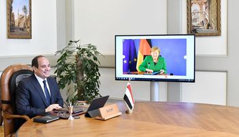 ميركل تعرب هاتفياً عن تقدير ألمانيا للرئيس السيسي للدور المصري في وقف إطلاق النار بالاراضي الفلسطينية