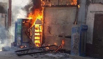 نشوب حريق بأحد المحال التجارية باسوان