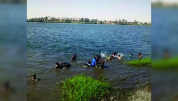 نهر النيل مقبرة الشباب خلال فصل الصيف في قنا
