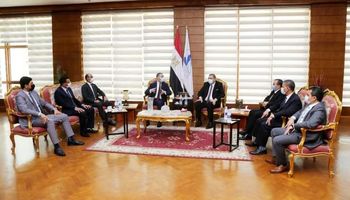  نائب محافظ كفر الشيخ يستعرض مع رئيس الجامعة تحويل مشروعات التخرج لواقع ملموس لخدمة أهالي المحافظة 