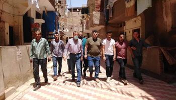 حملات لإزالة الإشغالات ومتابع رصف طرق حى ميت علوان  بمدينة كفر الشيخ 