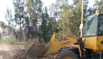 رئيس مركز ومدينة بيلا فى كفر الشيخ يتابع أعمال النظافة وإحلال وتجديد خطوط مياه الشرب 