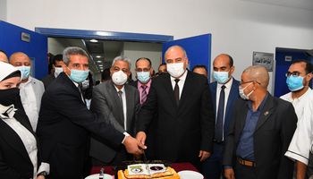 محافظ قنا ورئيس جامعة جنوب الوادي يفتتحان وحدة الحروق بمستشفى المرزوق 