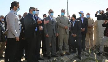 محافظ كفر الشيخ : إدراج مشروعات متعثرة وتسليم مواقع لإقامة مشروعات صرف صحي بقرى الجزيرة الخضراء 