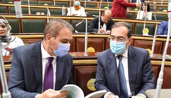 وزير البترول والمجالس النيابية