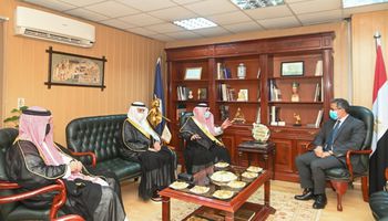 وزير السياحة يجتمع مع وزير التجارة السعودي