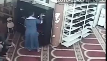 عاطل يسرق مسجد- أرشيفية