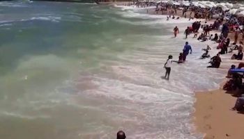 صورة التحذير للمترددين على الشواطئ 