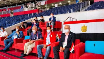  وزير الرياضة ورئيس اللجنة الاولمبية يشاهدان مباراة منتخب مصر لليد 