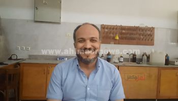 الدكتور محمد أحمد الخرشى الأستاذ المساعد بقسم الوراثة بكلية الزراعة بجامعة أسيوط