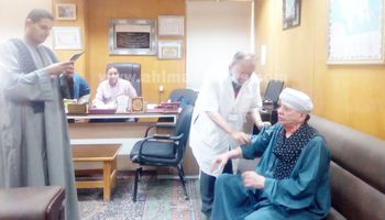 الشيخ ياسين التهامى يتلقى الجرعه الثانية لكورونا بمستشفى الايمان بأسيوط