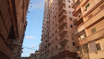 العقار المائل في الإسكندرية 