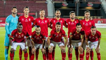 نبيل الحلفاوي ولاعبي الاهلي