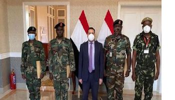 السفير المصري في مالاوي يلتقي برئيس أركان القوات المسلحة المالاوية