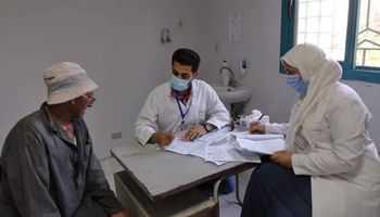 صحة كفر الشيخ: توقيع الكشف الطبى على 1457 مواطن بقرية المجد ٥٠ وإقبال كبير من الأهالى