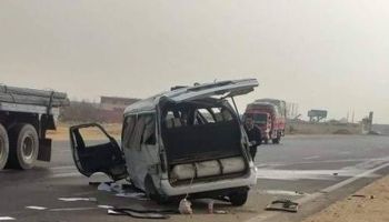 حادث تصادم سيارتين بمدخل مطار العلمين 