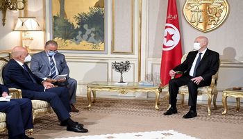 الرئيس التونسي يلتقي وزير خارجية اليونان 