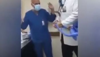 إهانة ممرض على يد طبيب