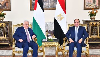 الرئيس السيسي ونظيره الفلسطيني خلال قمة مصرية فلسطينية