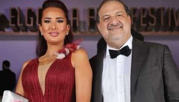 خالد الصاوي وزوجته 