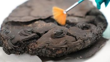 كعكة عمرها 79 عاما تثير حيرة علماء الآثار 