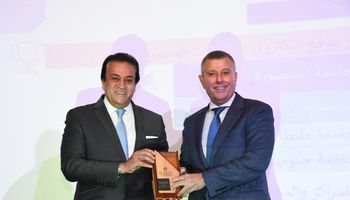 وزير التعليم العالي ورئيس جامعة عين شمس