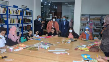 وزيرة الثقافة تتفقد مكتبة مصر العامة بالأقصر
