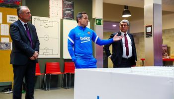  لقاء بارخوان الأول مع لاعبي برشلونة
