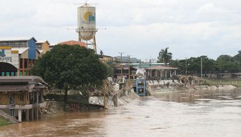  انهيارات أرضية وفيضانات مفاجئة بسبب العاصفة كومباسو