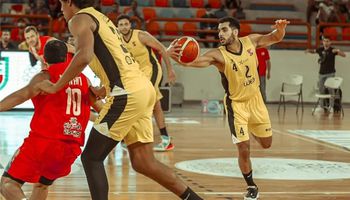تتويج  فريق كرة السلة في الأهلي بالبطولة العربية