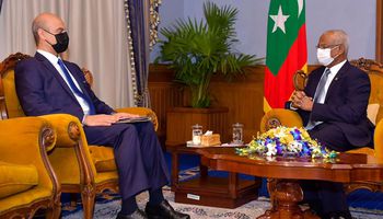 رئيس جمهورية المالديف يستقبل السفير المصري للتوديع