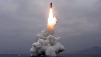 كوريا الشمالية تختبر إطلاق صاروخ جديد 