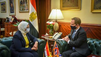 وزيرة الصحة مع السفير البريطاني