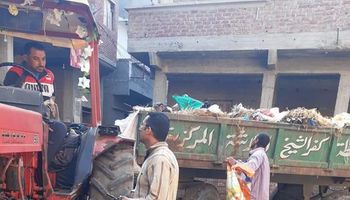 استمرار حملات النظافة وتطهير بيارات الصرف الصحى بمدينة بيلا 