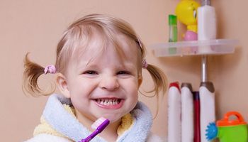 الأسنان الطباشيرية لدى الأطفال