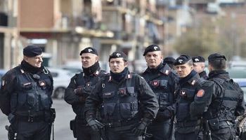 الشرطة الايطالية.jpg