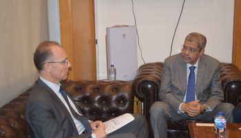 المهندس ابراهيم العربى اثناء لقاءه السفير البلغاري بالقاهرة