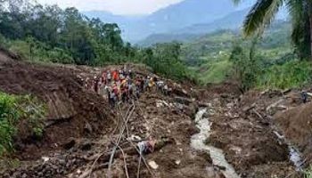 انهيار أرضي في إقليم جاوة الوسطى بإندونيسيا