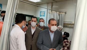محافظ كفر الشيخ ونائبه ينتقلان للمستشفى العام للاطمئنان على مصابي حادث انقلاب سيارة ميكروباص 