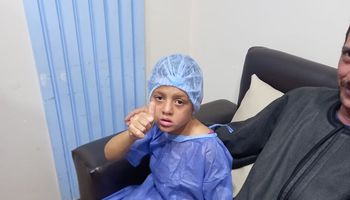 الطفل الضحية قبل دخوله غرفة العمليات