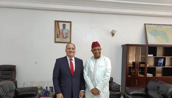 السفير المصري في كوناكري يلتقي وزير الطاقة والمحروقات في غينيا