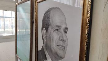 صورة الرئيس عبد الفتاح السيسي بمعرض الفنون التشكيلية بجامعة المنيا 