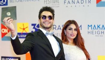أحمد الفيشاوي وزوجته 