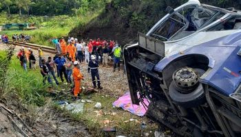 سقوط حافلة في مجرى مائي بالبرازيل