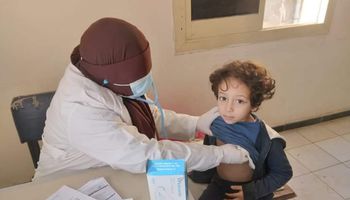 توقيع الكشف الطبى على ١٢٤٩ مواطن فى قافلة طبية بقرية كفر مجر بكفر الشيخ 